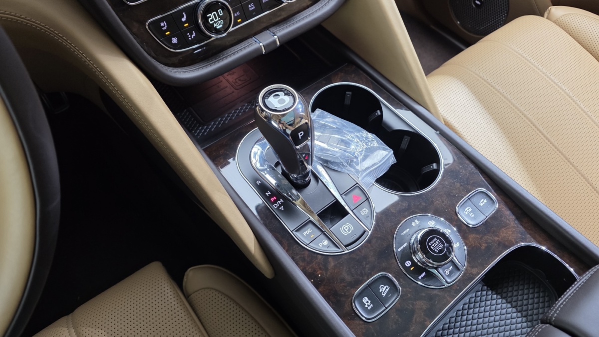 Bentley Bentayga, 2022 — фото 9 из 12