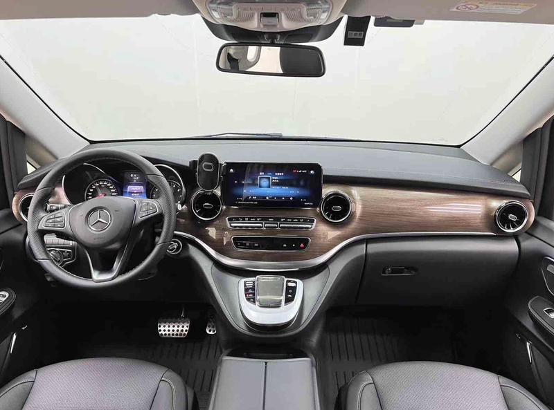 Mercedes-Benz V-Class, 2021 — фото 9 из 12