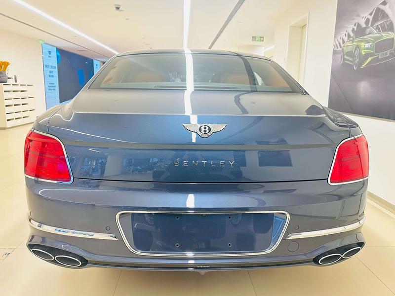 Bentley Flying Spur, 2025 — фото 4 из 8
