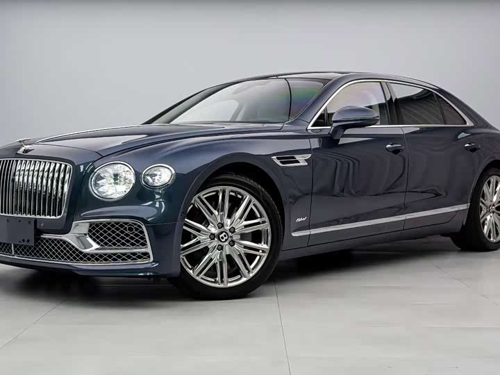 Bentley Flying Spur Hybrid, 2022 — фото 2 из 9