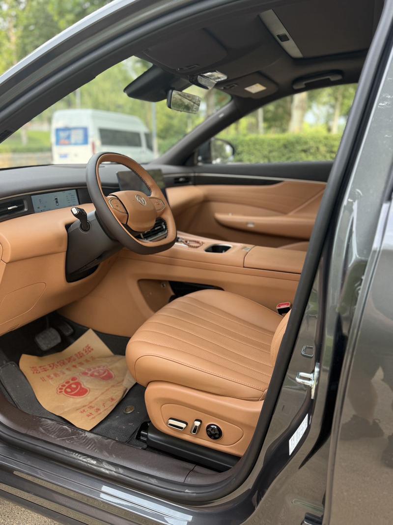 Dongfeng Aeolus L8, 2025 — фото 9 из 10