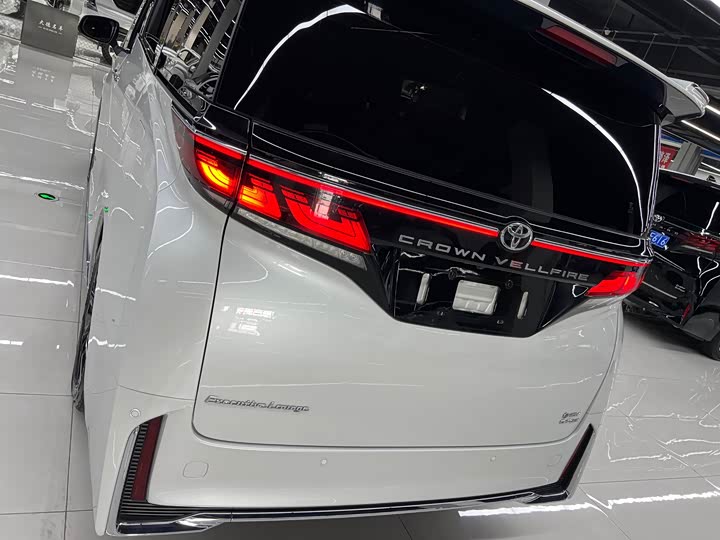 Toyota Vellfire, 2025 — фото 7 из 9
