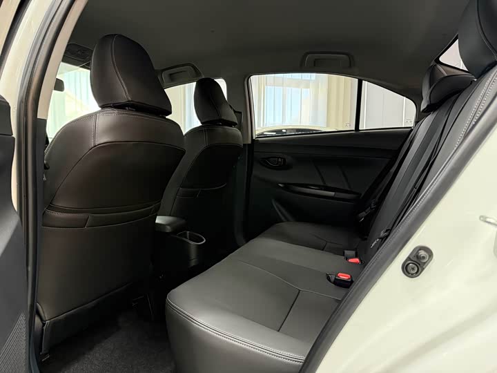 Toyota Yaris L, 2022 — фото 8 из 9