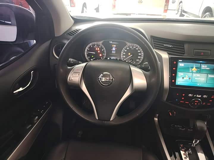 Nissan Navara, 2021 — фото 7 из 9