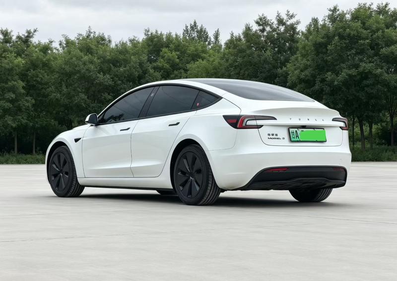 Tesla Model 3, 2026 — фото 4 из 10