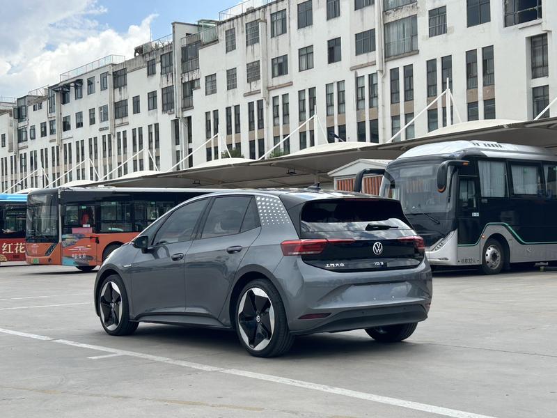 Volkswagen ID.3, 2023 — фото 4 из 9