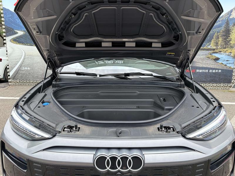 Audi Q6L e-tron, 2025 — фото 8 из 12