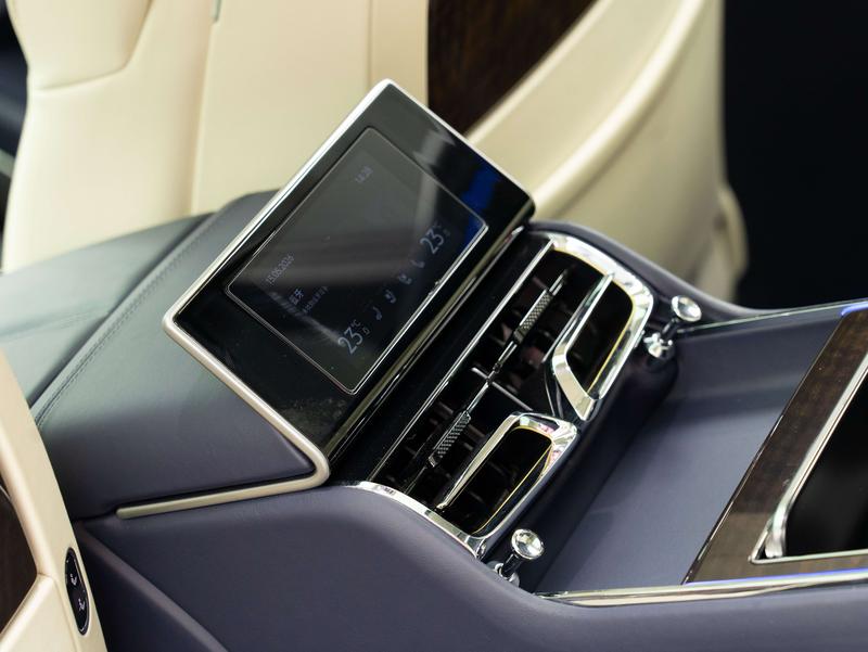 Bentley Flying Spur, 2022 — фото 5 из 11