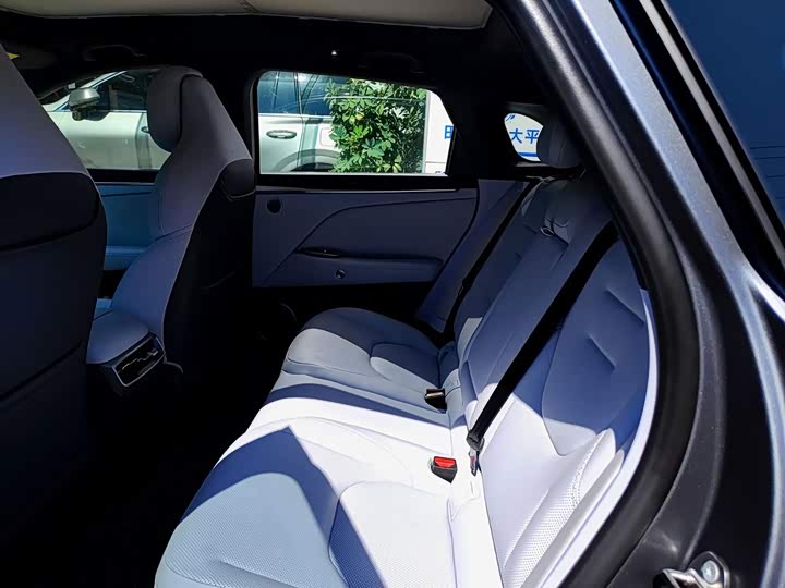 BAIC Arcfox Alpha T5, 2024 — фото 8 из 9
