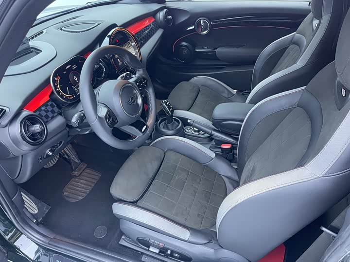 Mini Mini JCW, 2022 — фото 8 из 9