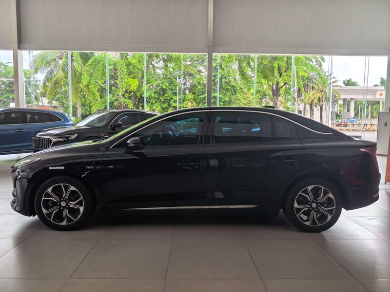 Hongqi E-QM5, 2023 — фото 4 из 12