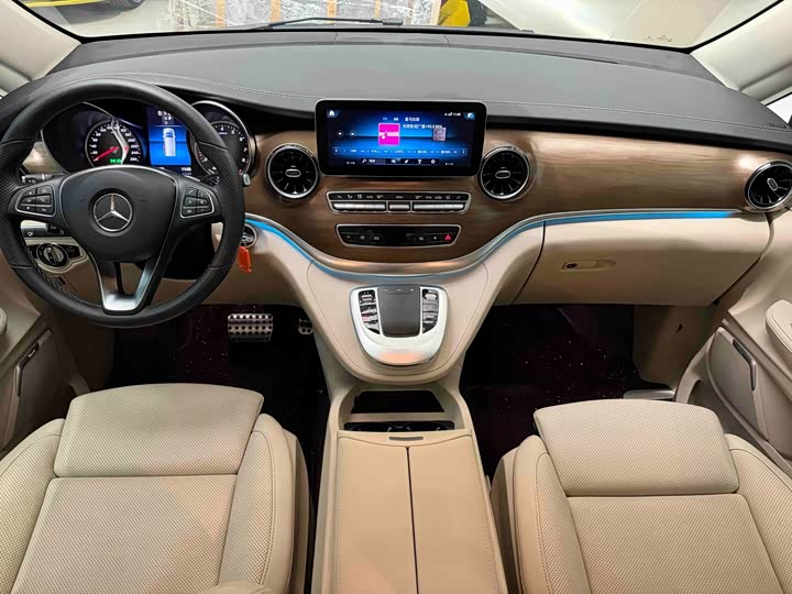 Mercedes-Benz V-Class, 2023 — фото 6 из 9