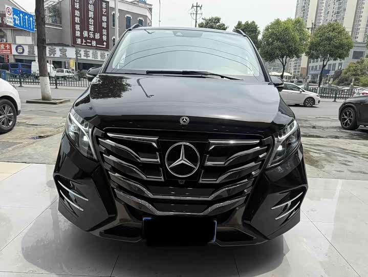 Mercedes-Benz V-Class, 2022 — фото 2 из 9
