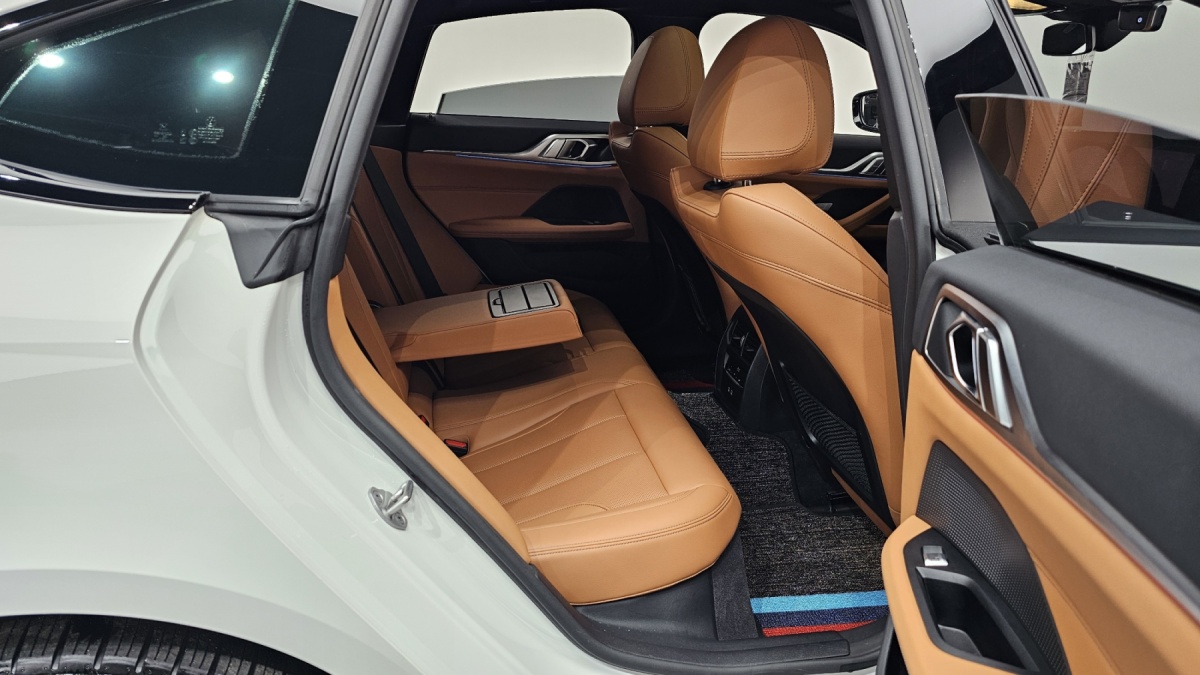 BMW i4, 2022 — фото 11 из 12