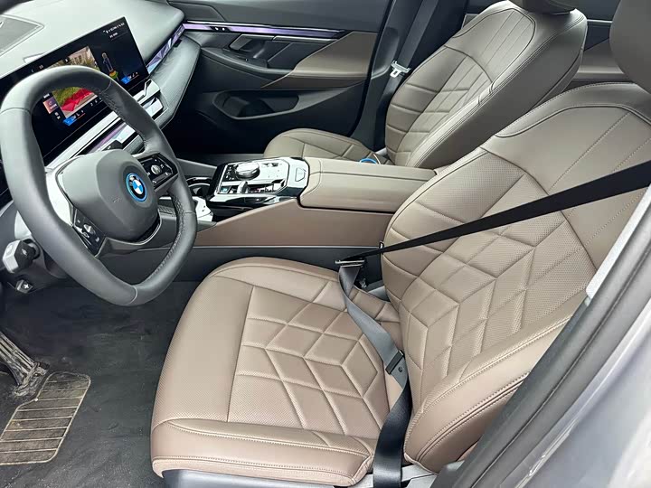 BMW i5, 2025 — фото 6 из 9