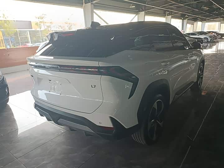 Geely Galaxy L7, 2023 — фото 7 из 9