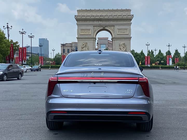 Hongqi H5 Hybrid, 2025 — фото 7 из 9