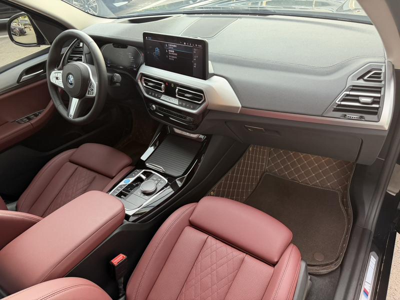 BMW iX3, 2025 — фото 9 из 12