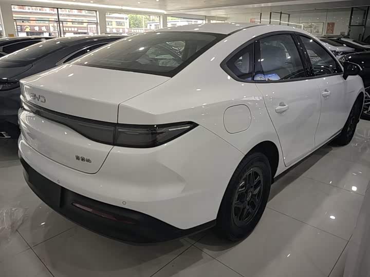 BYD Seal 05 DM-i Hybrid, 2026 — фото 7 из 9
