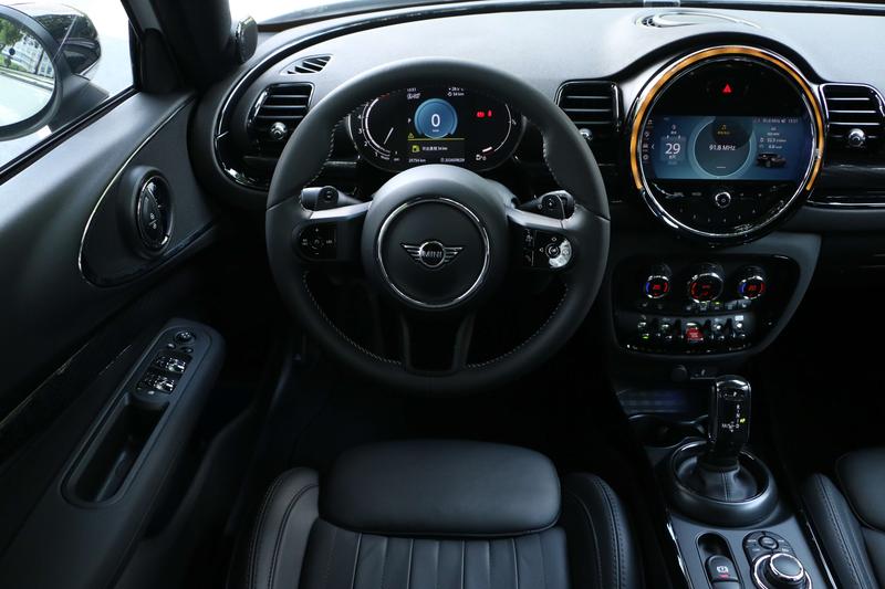 Mini Clubman, 2024 — фото 8 из 11