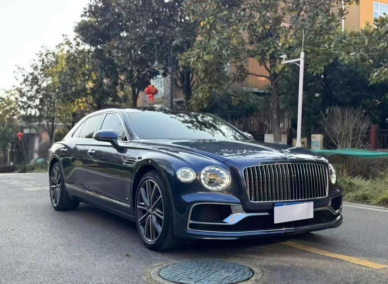 Bentley Flying Spur, 2022 — фото 3 из 9