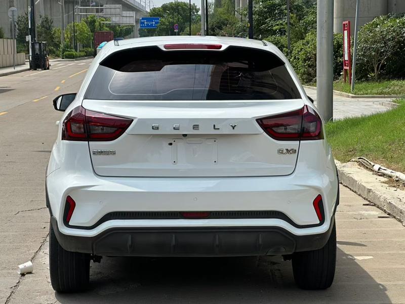 Geely Geometry EX3, 2022 — фото 5 из 8