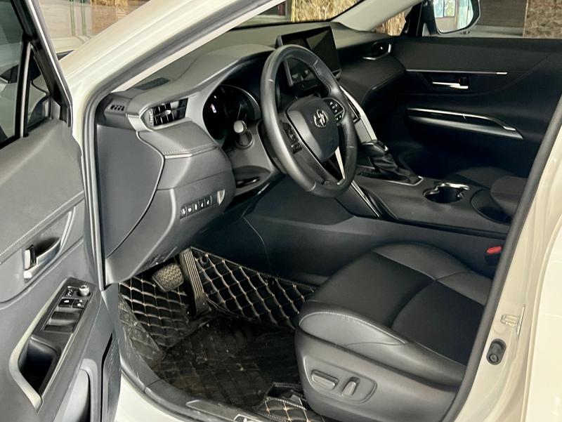 Toyota Venza, 2023 — фото 10 из 12