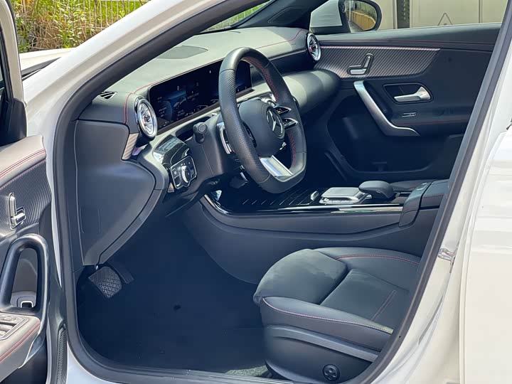 Mercedes-Benz A-Class, 2024 — фото 3 из 9