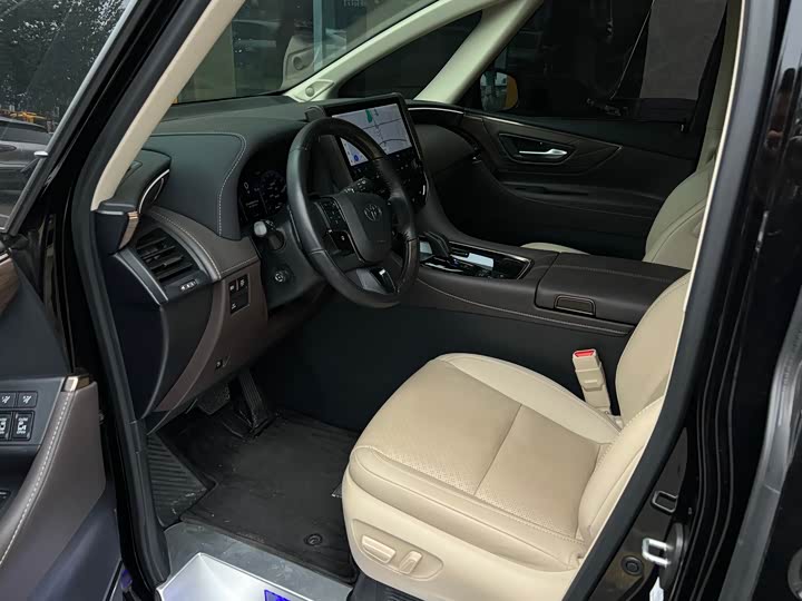 Toyota Alphard, 2024 — фото 2 из 9
