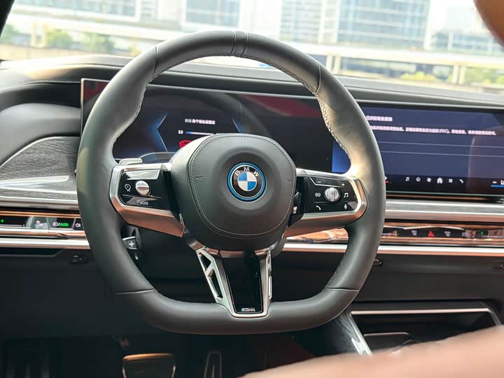 BMW i7, 2024 — фото 8 из 9