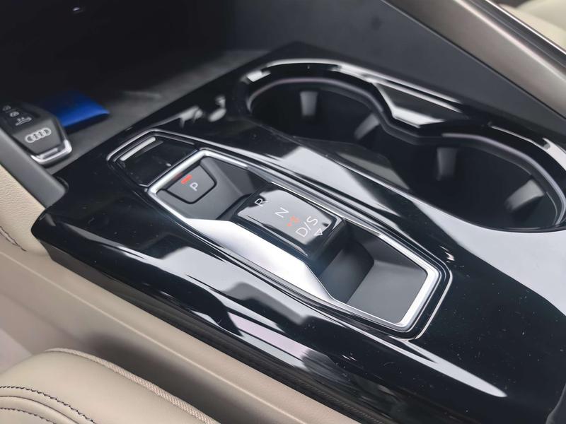 Audi Q5L, 2025 — фото 10 из 12