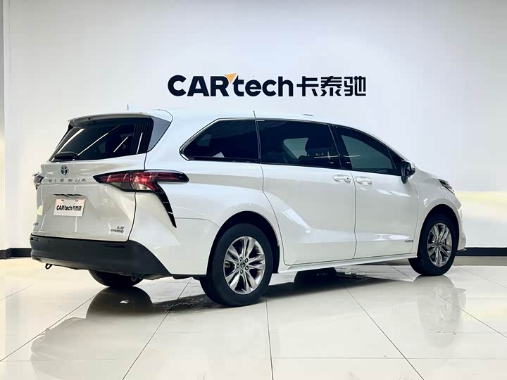 Toyota Sienna, 2023 — фото 4 из 9