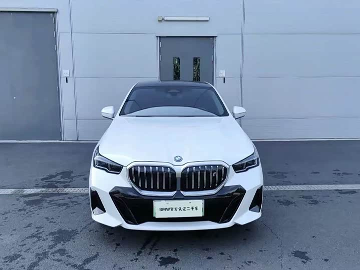 BMW i5, 2025 — фото 2 из 9