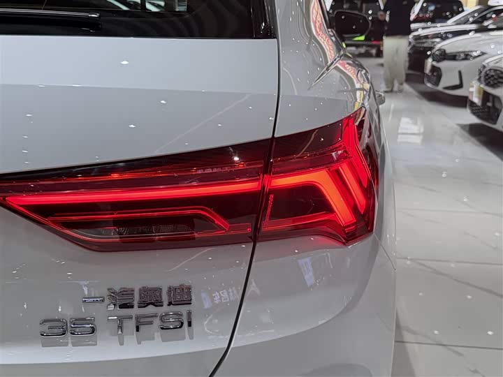 Audi Q3, 2023 — фото 8 из 9