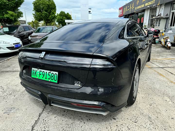 BYD Yangwang U7, 2025 — фото 7 из 9