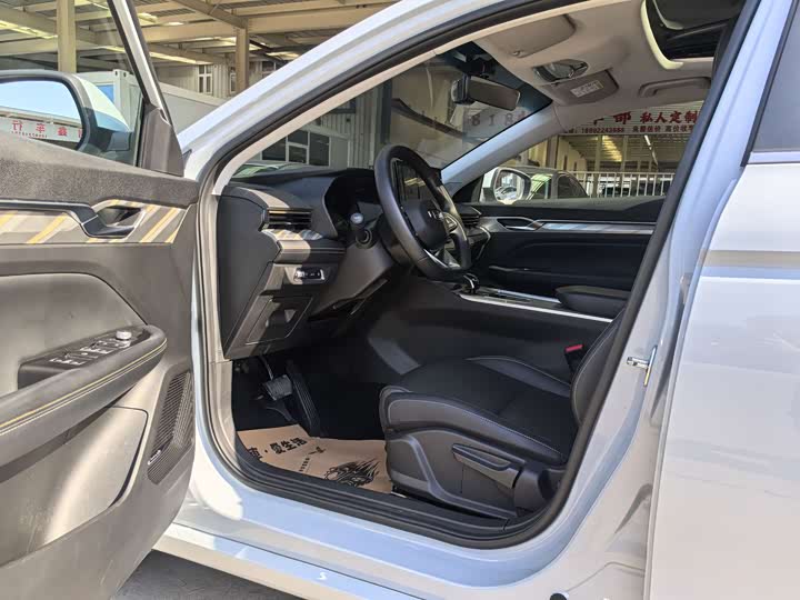 Geely Emgrand L Hi·P Hybrid, 2023 — фото 5 из 9