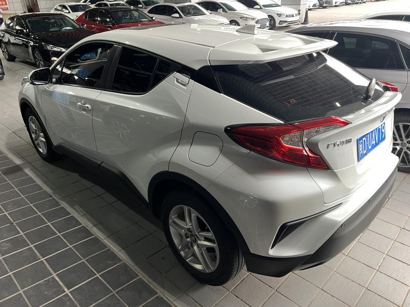Toyota C-HR, 2022 — фото 4 из 10