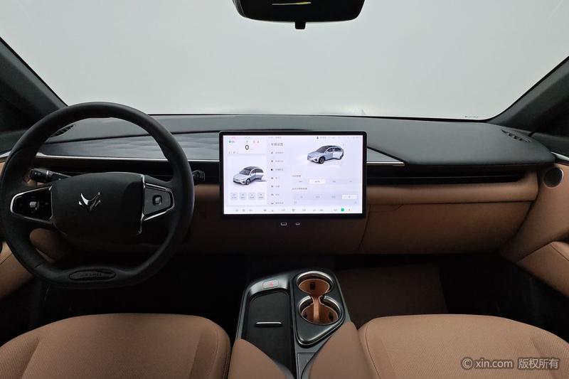 BAIC Arcfox Alpha T5, 2025 — фото 8 из 12