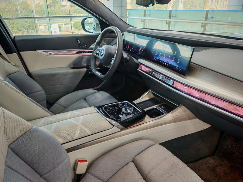 BMW i7, 2022 — фото 9 из 11