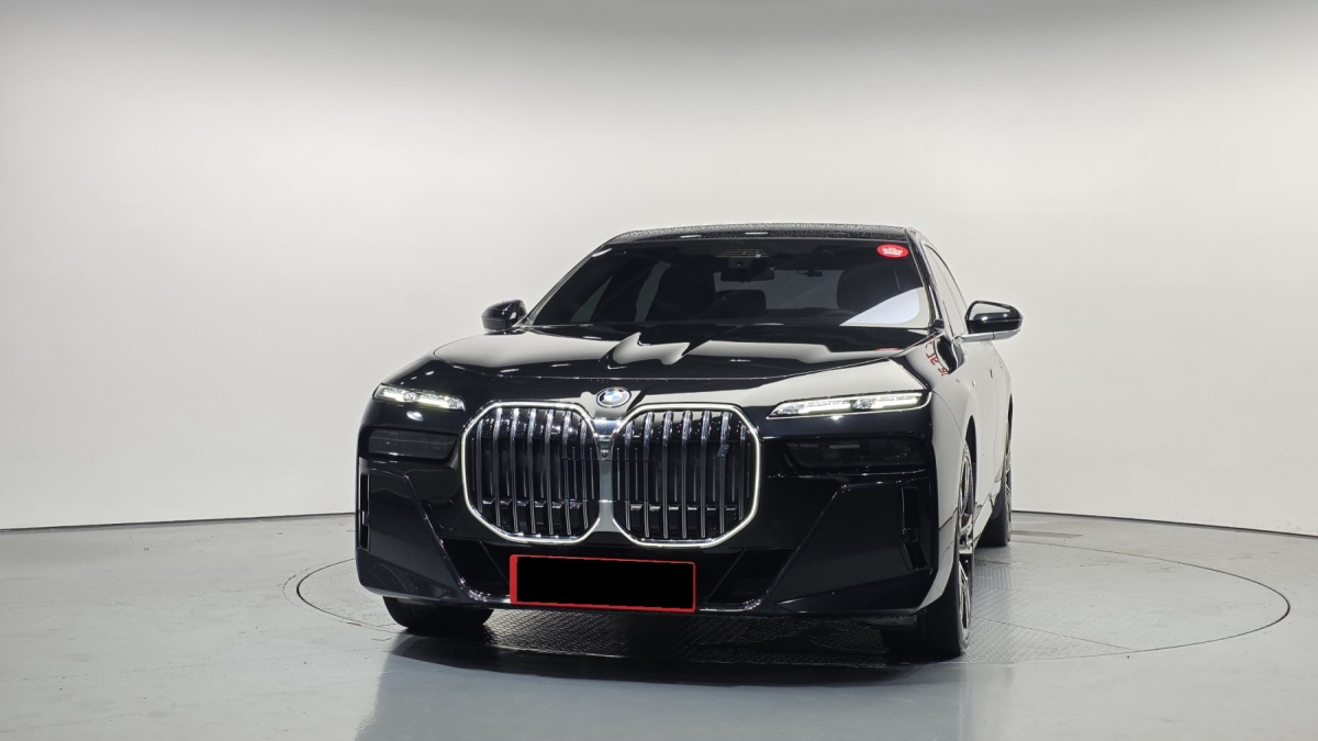 BMW i7, 2023 — фото 3 из 12