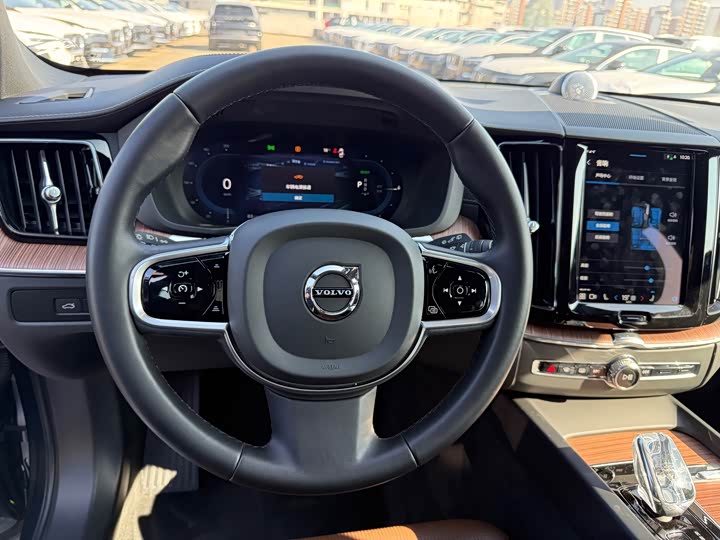 Volvo XC60 Hybrid, 2024 — фото 9 из 9