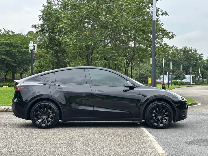 Tesla Model Y, 2022 — фото 5 из 9