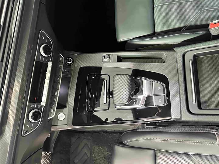 Audi Q5L, 2025 — фото 9 из 9