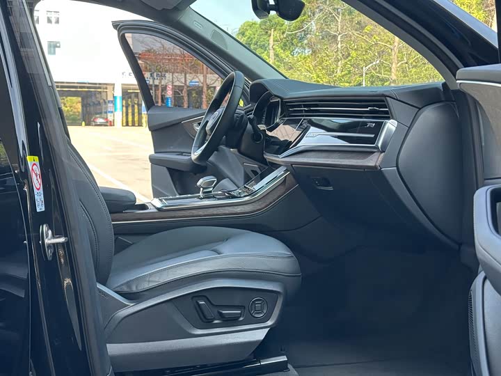 Audi Q7, 2023 — фото 7 из 9