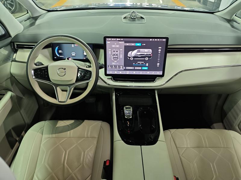 Volvo EM90, 2024 — фото 7 из 11