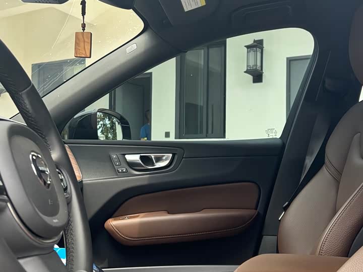 Volvo XC60, 2024 — фото 4 из 5