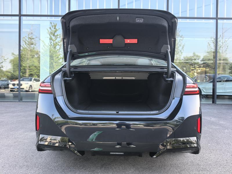 BMW i5, 2025 — фото 12 из 12