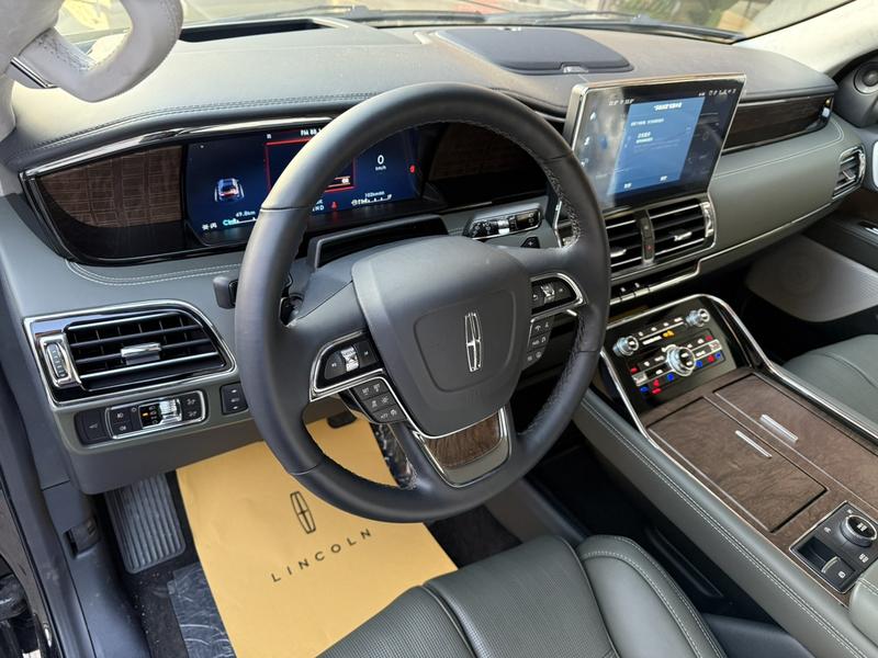 Lincoln Navigator, 2025 — фото 9 из 12