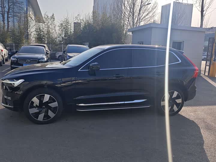 Volvo XC60 Hybrid, 2024 — фото 3 из 9