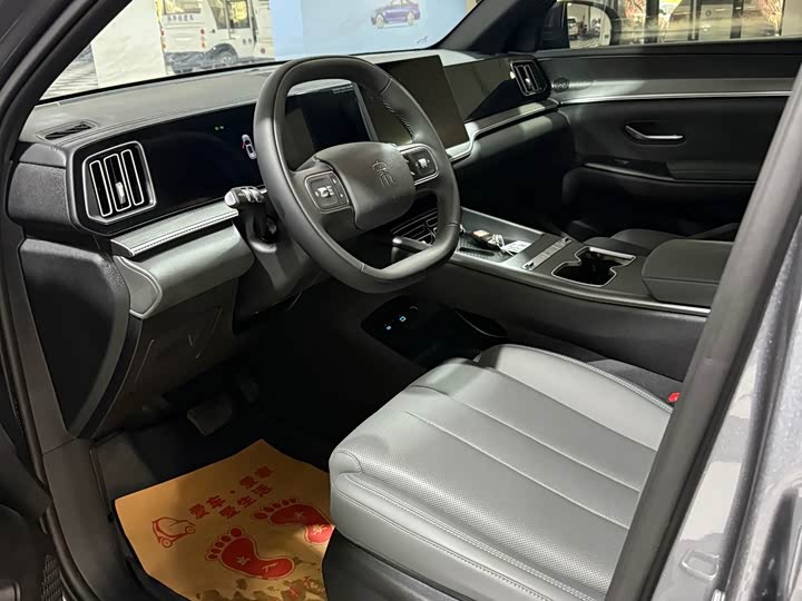 BYD Song Pro Hybrid, 2026 — фото 7 из 9